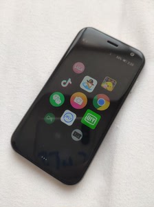 palm 奔迈手机 之前不会开卡槽孔,被我抠花了.骁龙435