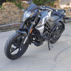 新款春风nk150  时尚摩托车  nk  水冷电喷  街车