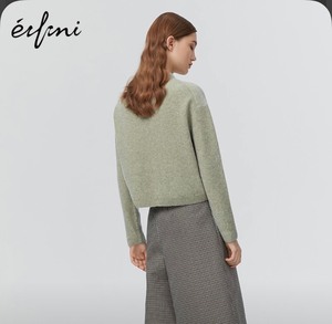 伊芙丽短款毛衣，购买于专柜，样式和面料看图片，非偏远包邮，售