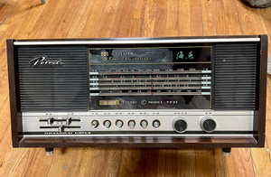 上海早期知名品牌海燕牌101厂生产,t241台式4波段收音机