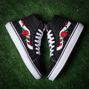 2021万斯男女鞋经典vans鞋玫瑰花刺绣黑色低帮滑板百搭范
