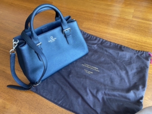 katespade十字牛皮杀手包,黑色百搭.可手拎可斜挎,容