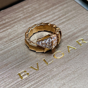 全新全套 s号宝格丽蛇骨戒指  18k玫瑰金  蛇头以美钻镶