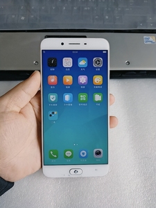 oppo r9splus,运行内存6g,机身内存64g,中间