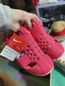 耐克勾勾飞机凉鞋