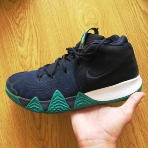 正品欧文4黑曜石45码成色很好穿着个位数磨损很小气垫饱满全新