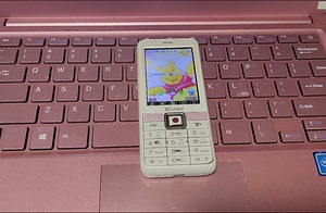 白色直板小手机.邦华N31 成色一般般可触屏.玩冒泡游戏加载