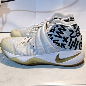 欧文2官网id配色,保真,鞋底微小磨损,盒子找不到了,非真假