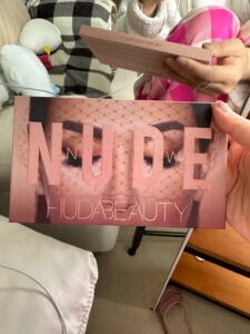 Hudabeauty NUDE沙漠玫瑰眼影盘