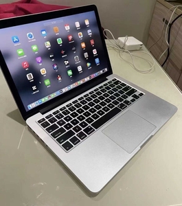 女生自用苹果i7笔记本电脑,电脑是20年在实体店购买的,自己