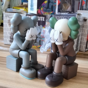 芝麻街 捂脸 坐凳子 kaws 拷斯 潮流 公仔 模型