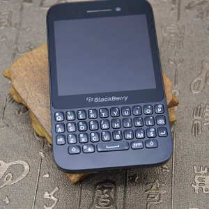 黑莓手机学生机q5