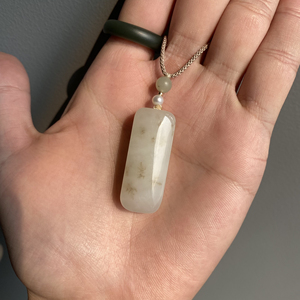 和田玉野牛沟桂花糕无事牌吊坠