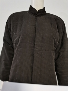 老式嗯扣棉袄,里芯棉花,品相很好,喜欢直接付款!