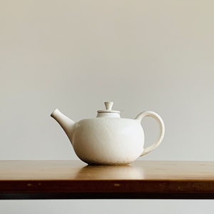 50s北欧中古陶艺 瑞典rorstrand蛋壳白釉棒槌小壶