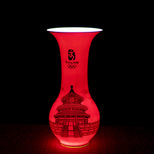 系2008年北京奥运会礼品瓷红瓷 天坛现代装饰台面花瓶