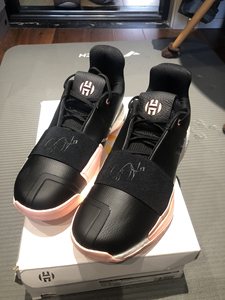 ee3956 哈登3猪年限定,全新无试穿,鞋底因为水晶底有点