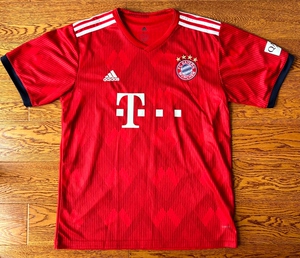 1819 赛季拜仁主场球衣 11号 j罗