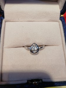 000人付款淘宝老凤祥全新钻戒,au750白金钻石戒指 ,圈号13号 ,钻石