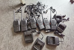 对讲机,6个对讲机,5个充电器6个耳机一共200元_阿里巴巴找货神器