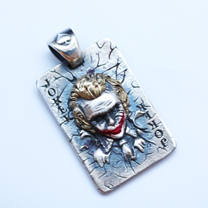 新款 希斯莱杰小丑扑克大王925纯银吊坠复古潮时尚挂件牌饰品