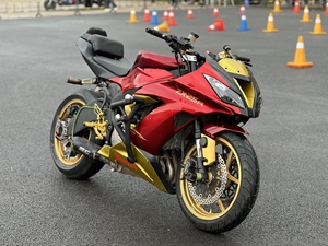 张茜和她淘宝特技川崎636,特技摩托车,波速尔歼二特技,重机车,摩托