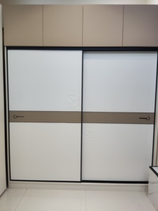 平安树全屋定制,衣柜柜体颜色:苏香桐(实木多层板),模压门