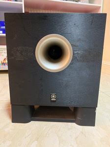 雅马哈低音炮,8寸喇叭,型号yst-sw011,九成新