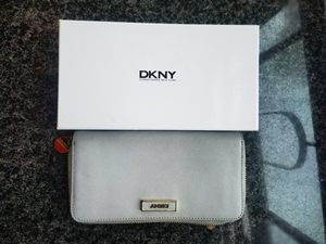闲置DKNY唐可娜儿女士钱包，灰色十字纹真皮，九成新，有包装