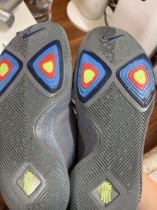 欧文3酷灰 41码 鞋底略有磨损 欢迎私信 价格合适