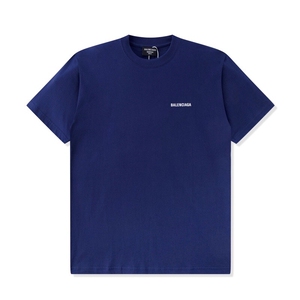 巴黎世家经典字母短袖t恤 ,采用os宽松落肩版型.