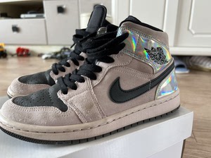 aj镭射篮球鞋9新 淡粉色 38尺码,2099购入的