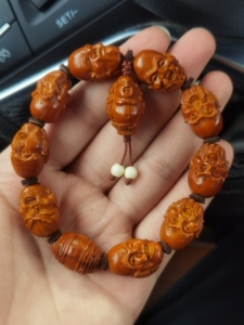 橄榄核雕手串 丁国良师傅的十八罗汉 老一辈的核雕手艺人  做