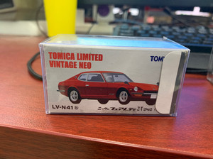 多美卡tlv 41b 红色240z 绝版老车 车身难免有小砂