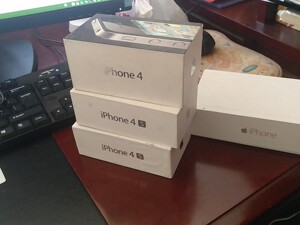 000人付款淘宝苹果iphone4s 16g 原装机器 外观9新 带盒子tb