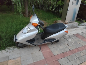 五羊本田追梦125踏板摩托车,无手续,发动机完美,不烧机油