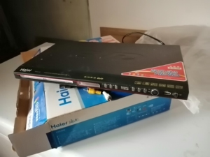 海尔dvd一个,万燕dvd一个,闲置转让!