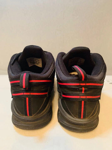 NIKE耐克玫红标黑色运动鞋跑步鞋女鞋，无瑕疵，标签新，这个