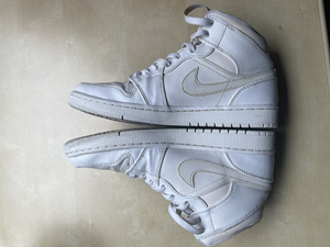 yinxiunan1002淘宝aj1,2020款纯白中邦篮球鞋.44.5号,9成新.