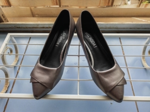 00tb422757352淘宝红绶带女鞋38码,橡胶底轻便舒服0人付款40.