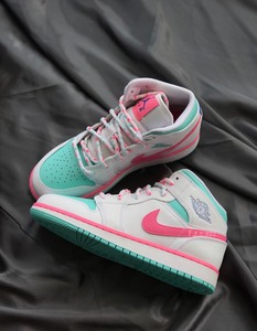 aj1 mid 南海岸 37.5码全新,鞋盒小褶皱.