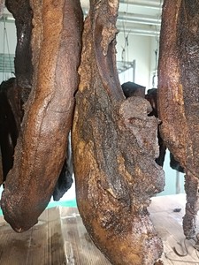 贵州大山农村粮食猪腊肉40元一斤。五花带排骨40元一斤。猪脚