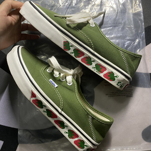 vans authentic万斯绿草莓低帮帆布鞋37码 穿过