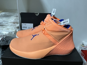 aj篮球鞋 威少1代41码全新正品半盒 半盒只是因为方便展览