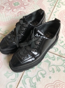 实体店买的欧罗巴女鞋/乐福鞋36码,穿着有点小,所以便宜出了