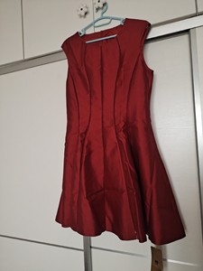 全新带吊牌碧琦BIQI酒红色连衣裙，面料很好，只有羊毛和桑蚕