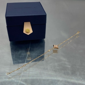 lv路易威登 粉贝母四叶草手链