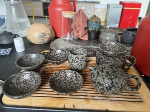 三清山米粒石茶壶,八件套,一壶,一公道杯,一漏杯,一主任杯