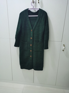 韩国制开衫长款毛衣，L码，衣长98厘米左右。无破损，无瑕疵。