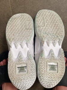 威少2纯白 42码  鞋底磨损不大 落地个位数 保证正品 喜